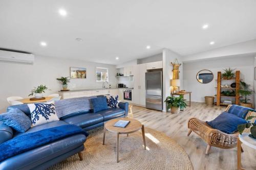 a living room with a blue couch and a table at Bells Beach Escape - Secret Hideaway in Jan in Bellbrae