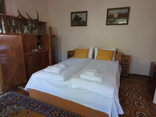 Un pat sau paturi într-o cameră la Dodo House