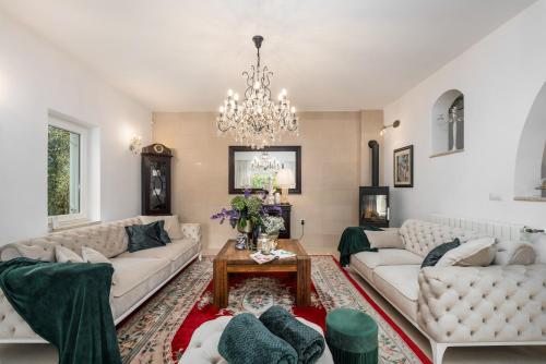 Villa Duga in Poreč for 12 people with sea view & only 1,2 km from beach