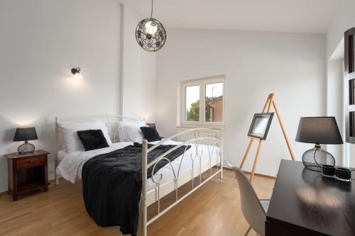 Villa Duga in Poreč for 12 people with sea view & only 1,2 km from beach