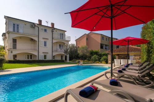 Villa Duga in Poreč for 12 people with sea view & only 1,2 km from beach