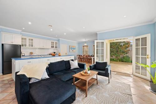 Η κουζίνα ή μικρή κουζίνα στο Villa Avisa 5 minutes to the beach