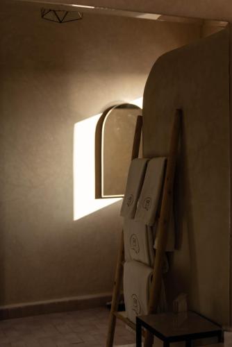 a room with a ladder and a light on the wall at Villa DAR BOUMA in Ghazoua