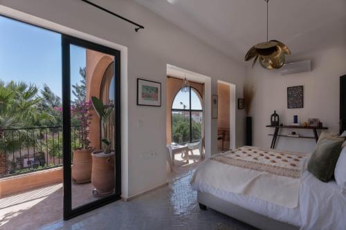 a bedroom with a bed and a large mirror at Villa DAR BOUMA in Ghazoua