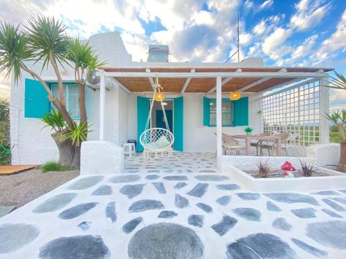 Unique Beachfront Cottage House - Private Garden