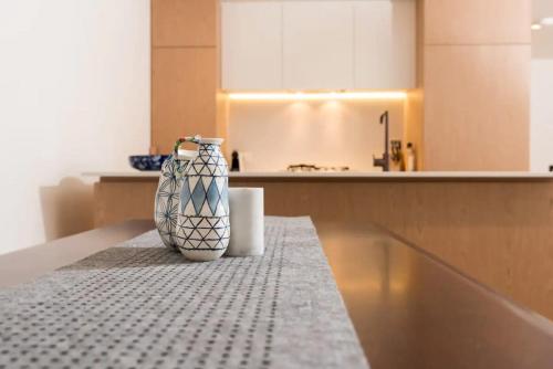 a vase sitting on a counter in a kitchen at Modern Apartment In Flawless Fitzroy+Carpark in Melbourne