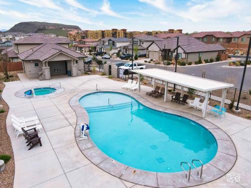 an overhead view of a pool with tables and chairs at Hyatt Home home in Washington