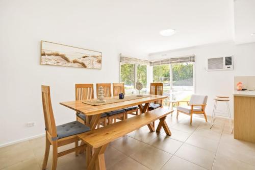 Φωτογραφία από το άλμπουμ του Coastal Rosebud Family Home - Steps from the Beach σε Rosebud