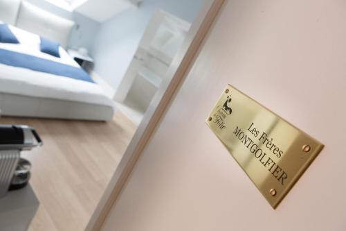 a sign in a window of a bedroom at Château de la Folie in Trie-Château