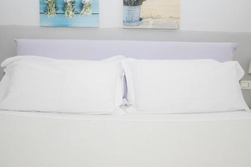 a white shelf with two pillows on it at Le Tre Sorelle in Bari
