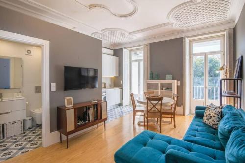Central location with balcony & equipped kitchen