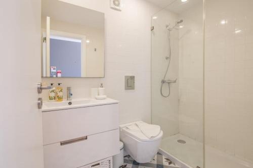 Central location with balcony & equipped kitchen