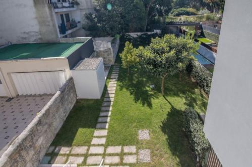 Central location with balcony & equipped kitchen