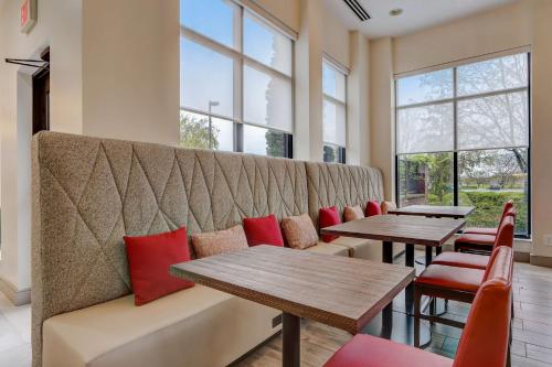 Et tv og/eller underholdning på Hilton Garden Inn Indianapolis Northwest