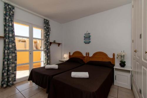 Posteľ alebo postele v izbe v ubytovaní Benimar 13 - Two Bed overlooking the pool