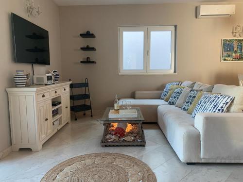 Charming Mokalo Seaside House next to Beach