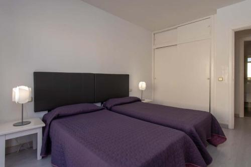 A bed or beds in a room at Mare Verde 95 - One Bed
