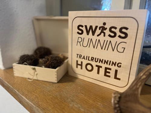a sign that saysyss running training hotel sitting on a table at B&B Cad'Stampa, Casaccia in Casaccia