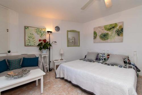 Postel nebo postele na pokoji v ubytování Parque Santiago II 269 - Studio with sea and pool views