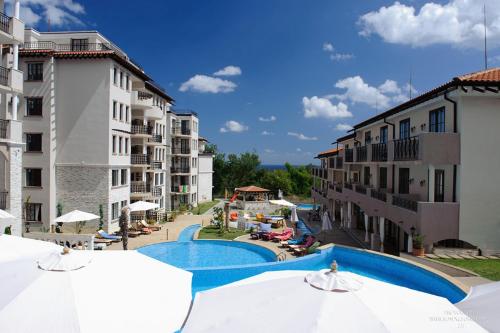 Piscine de l'établissement The Cliff Beach Apartments ou située à proximité