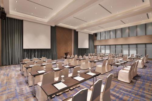 El área de trabajo o centro de convenciones de Four Points by Sheraton Yilan Jiaoxi