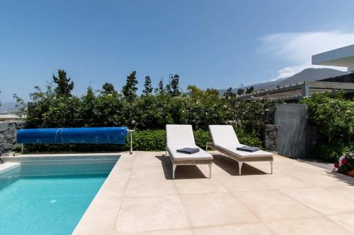 Kép Villa Josefa with private heated pool and lake views szállásáról Guía de Isorában a galériában