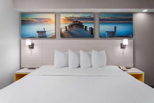 Days-Inn by Wyndham Baltimore Northwest Image
