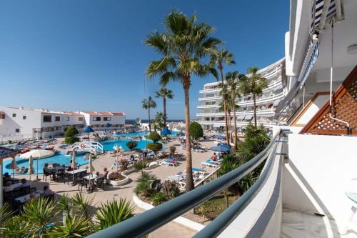Club Atlantis 120 - Studio with sea and pool view