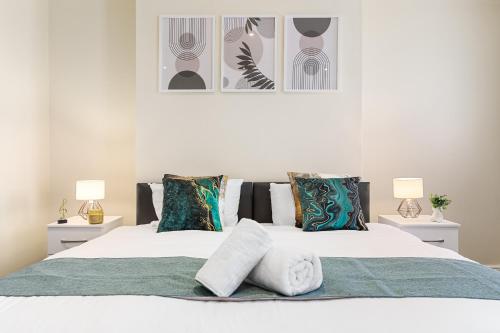 a bedroom with a white bed with two lamps at Stylish & Modern 2-Bedroom London Hideaway - King Bed- Sleeps 6 - Parking Available - Instant Book - 20 Percent Off Long Stays! in Barnet