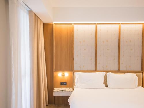 Katil atau katil-katil dalam bilik di Hôtel de Ľeau