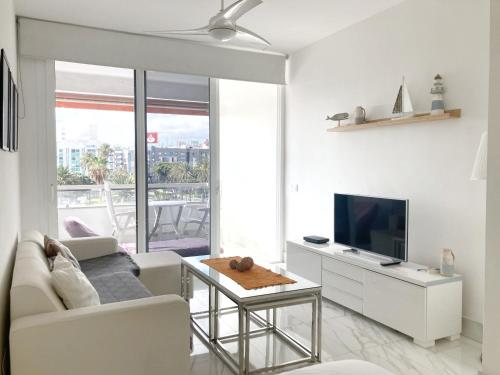 TV a/nebo společenská místnost v ubytování Santa Catalina Beach Flat by Canary365