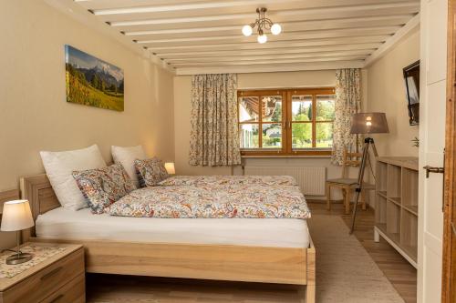 a bedroom with a bed and a window at Kerschbaumergut in Grossgmain