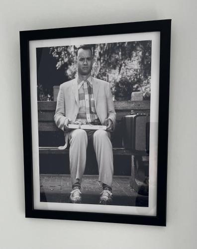 a black and white photo of a man sitting on a bench at LA PARENTHESE in Tournai