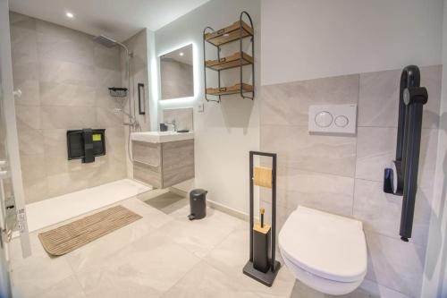a bathroom with a toilet and a shower and a sink at Appartement Chez Francois in Morillon