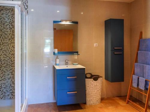 A kitchen or kitchenette at Quinta do Pomarinho with private pool