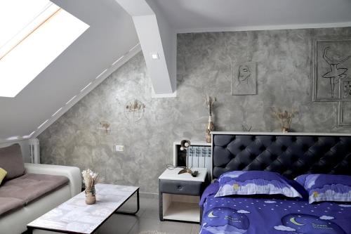a bedroom with a bed and a couch at Cazare MOLDI - regim hotelier in Câmpulung Moldovenesc