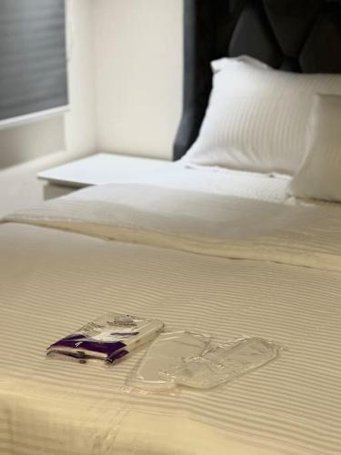 Katil atau katil-katil dalam bilik di Luxury self-entry 1bed apartment