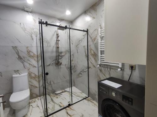 Ένα μπάνιο στο Isani Archi Apartment 119