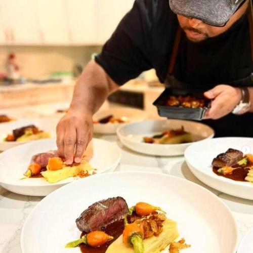 Makanan di atau berdekatan rumah percutian