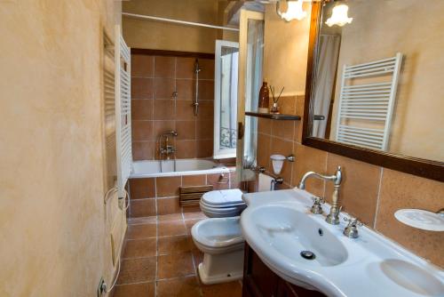 Trevi fountain apartment
