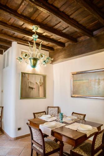 Trevi fountain apartment