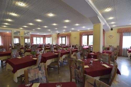 Un restaurante o sitio para comer en Hotel Bellavista