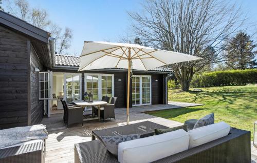 Κήπος έξω από το Nice Home In Gilleleje With Wifi