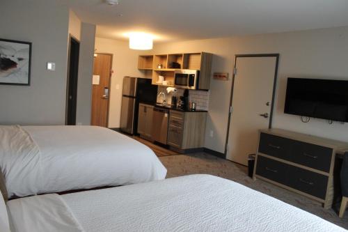 Кухня или мини-кухня в Candlewood Suites - Nashville South by IHG
