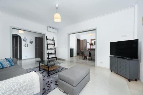 Seaside Breeze - 2 Bdrm Apartment in Palaio Faliro - Sea View