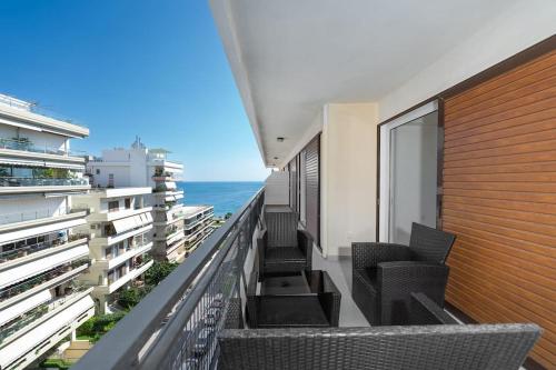 Seaside Breeze - 2 Bdrm Apartment in Palaio Faliro - Sea View