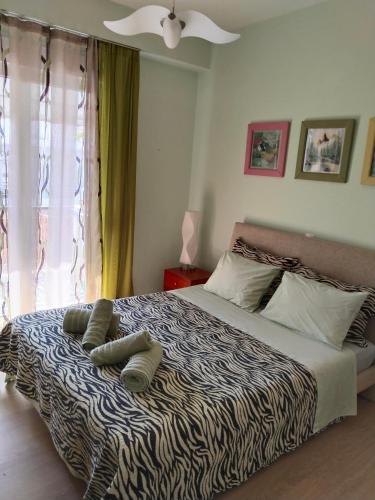 Svitlana home , metro Dafni