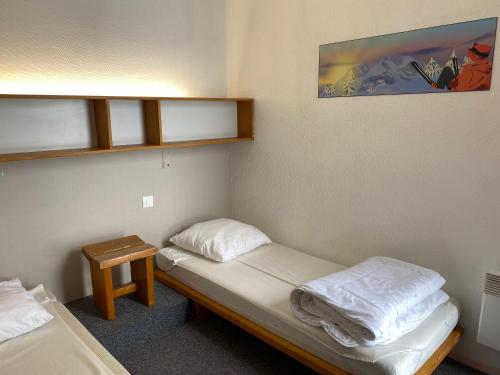 En eller flere senge i et værelse på travelski home classic - Résidence Bellecôte
