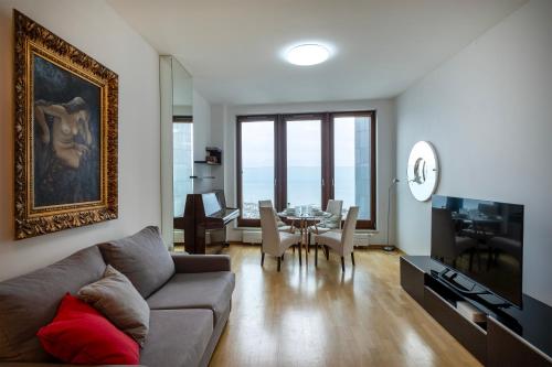 Seatowers Sailor Apart