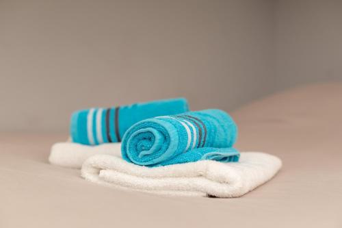 a group of three towels and two blue towels at Gite 1 entre 4 et 6 personnes in Reynès